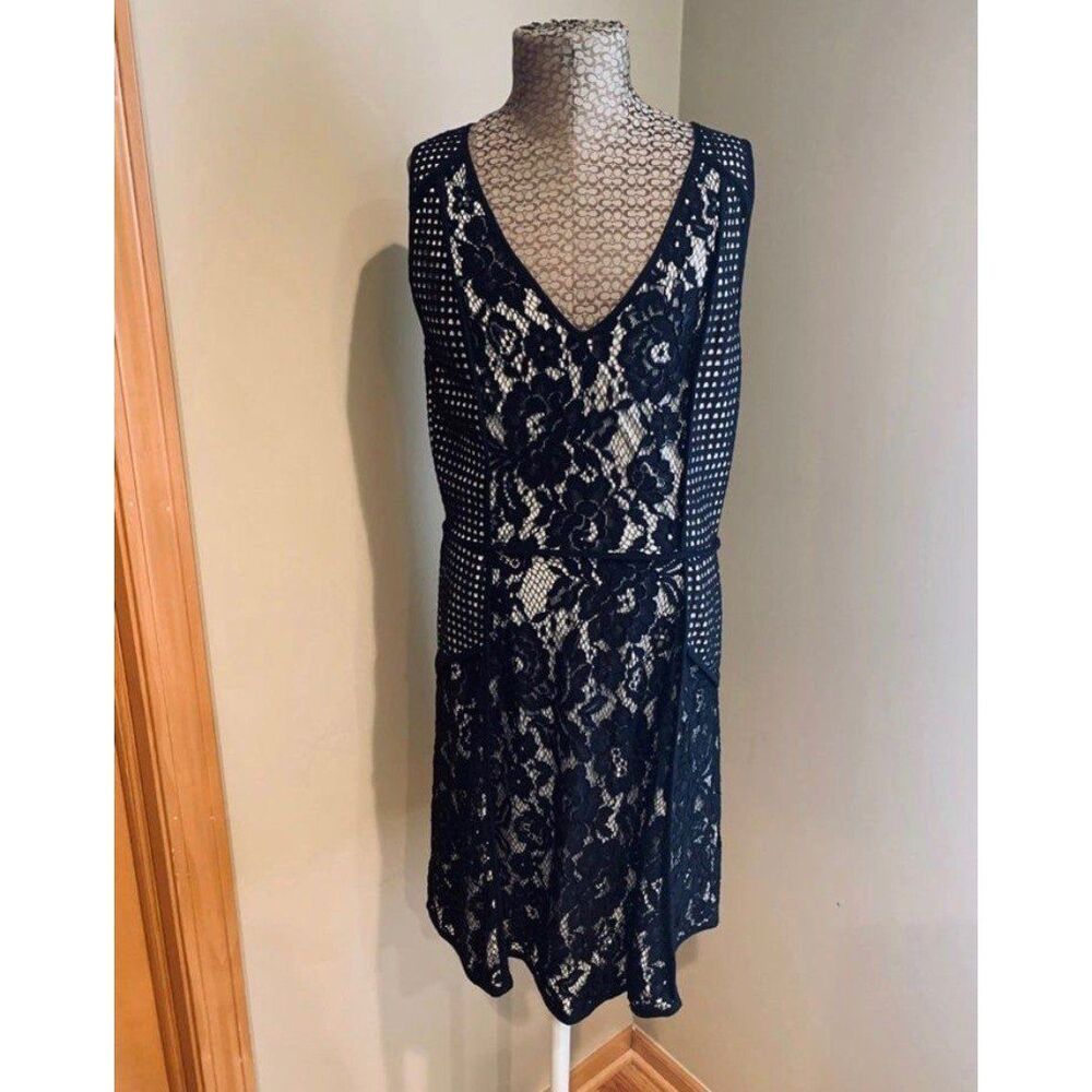 Dress - Picture 2 of 10